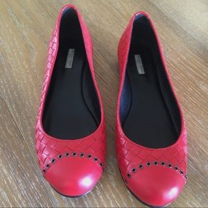 Bottega veneta red flats